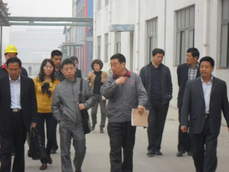 国务院发展研究中心领导（左一）莅临我公司调研指导工作