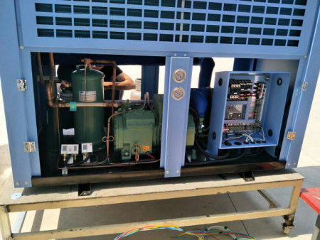 冷库机组装配中4