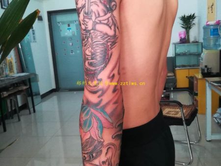 花臂纹身