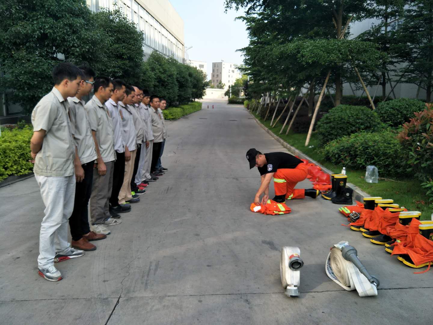 為金牌櫥柜提供消防培訓
