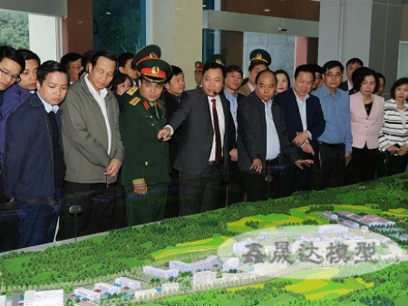 越南总理观摩我公司制作的沙盘模型