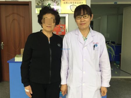 20180528骨关节炎曹女士出院合影