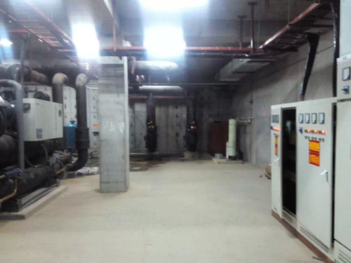 我公司與河北東光縣信和商廈簽訂的2臺800KW的冷水機(jī)組目前已調(diào)試完畢