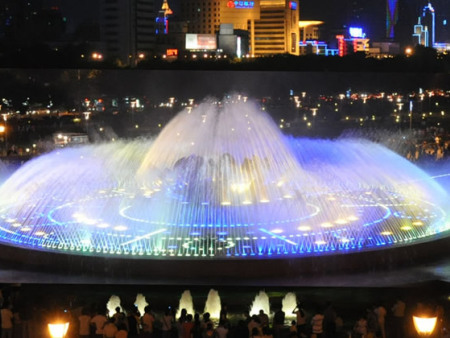 喷泉早就存在于自然界，以它独特的风采为大地锦上添花