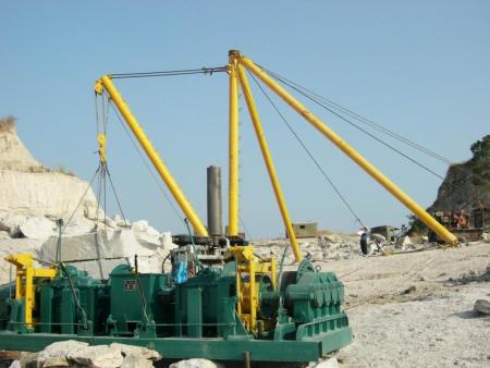 TLXC-60型主机和桅杆