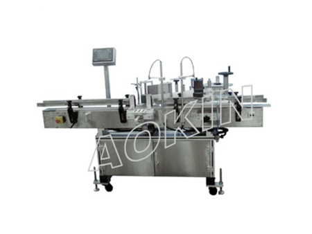  Edible oil bottle special labeling machine