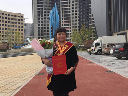 9月25日，陕西省委书记胡和平在西安会见了陕西省第五届道德模范。