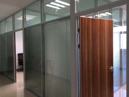 甘肃办公室安装玻璃隔断有哪些优势？