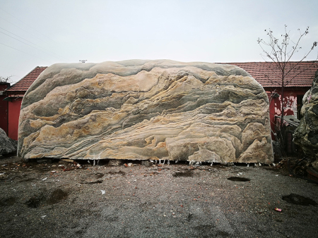 泰山奇石长8米高3.8米厚1.2米重70吨
