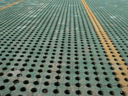 水泥花砖和植草砖的异同点---青州市云河水泥彩砖