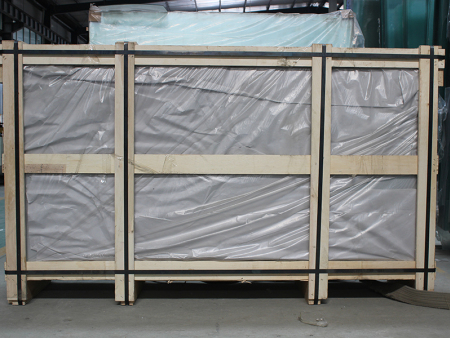 噴砂玻璃發(fā)貨現(xiàn)場