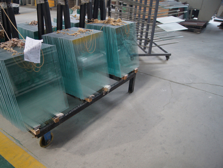 建筑玻璃發(fā)貨現(xiàn)場1