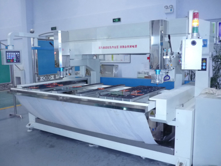 數(shù)控鉆孔機(jī)