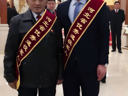 李延亮与点战斗英雄吴洪甫合影