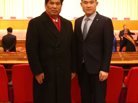 李延亮与优秀退役军人王启发合影