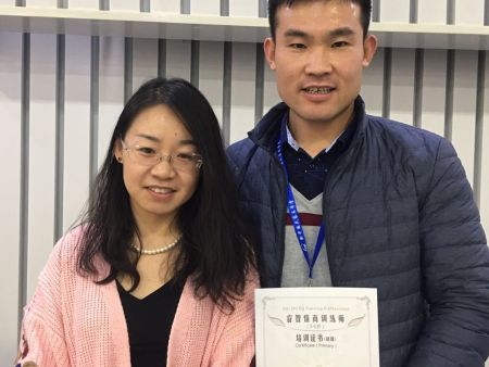 与祝贺博士合影