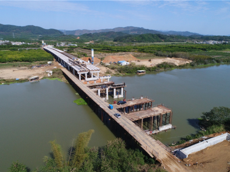 核工业华东建设工程集团公司黄冈河大桥钢栈桥及钢平台施工