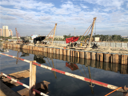 晋江市“鞋纺大道“第三标段钢板桩施工项目