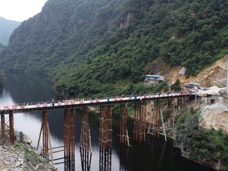 中铁十二局周宁钢栈桥施工