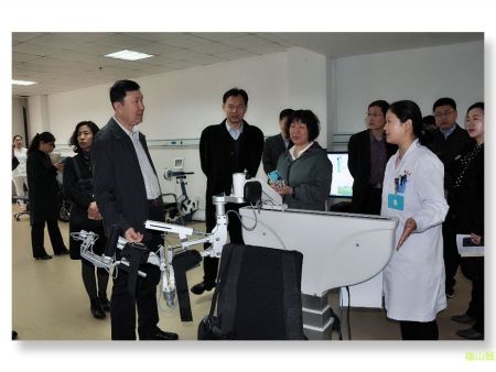 克拉玛依人大考擦团打我公寓考察学习 (8)_mh1552901420756