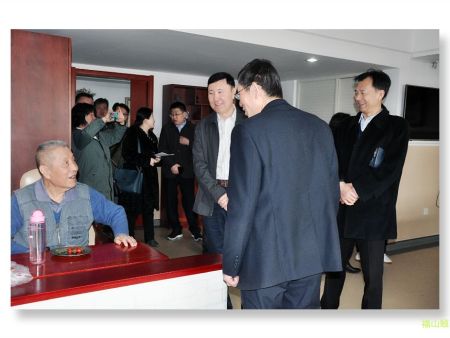 克拉玛依人大考擦团打我公寓考察学习 (2)_mh1552901006367