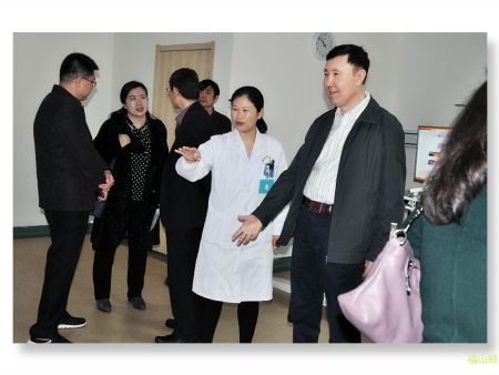 克拉玛依人大考擦团打我公寓考察学习 (9)_mh1552901329784