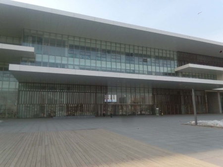 学校教学楼安装玻璃幕墙