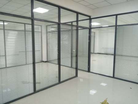 双层玻璃带百叶隔断