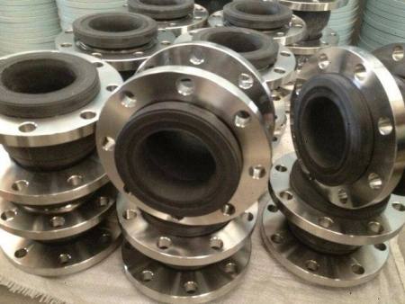 可曲绕橡胶接头