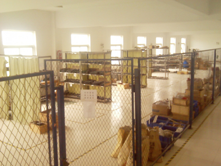 华正电气车间仓库一角