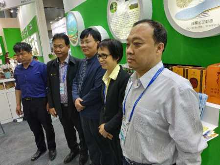 卫辉市杨均市长，卫辉市文旅局栗局长，泰国勿同市长秘书（女的是博士）