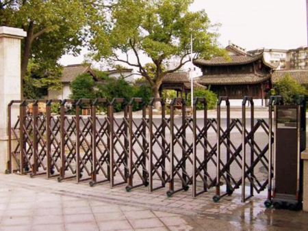 伸縮門