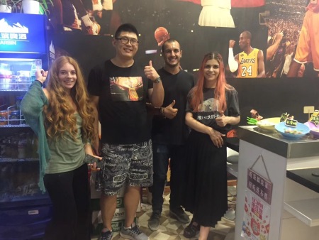 林小签顾客—外国友人