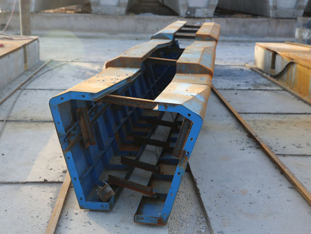 箱梁组拼式内模1