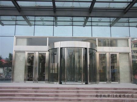 兩翼旋轉(zhuǎn)門