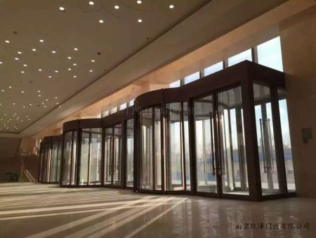 兩翼旋轉(zhuǎn)門