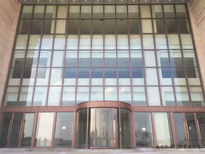 兩翼旋轉(zhuǎn)門