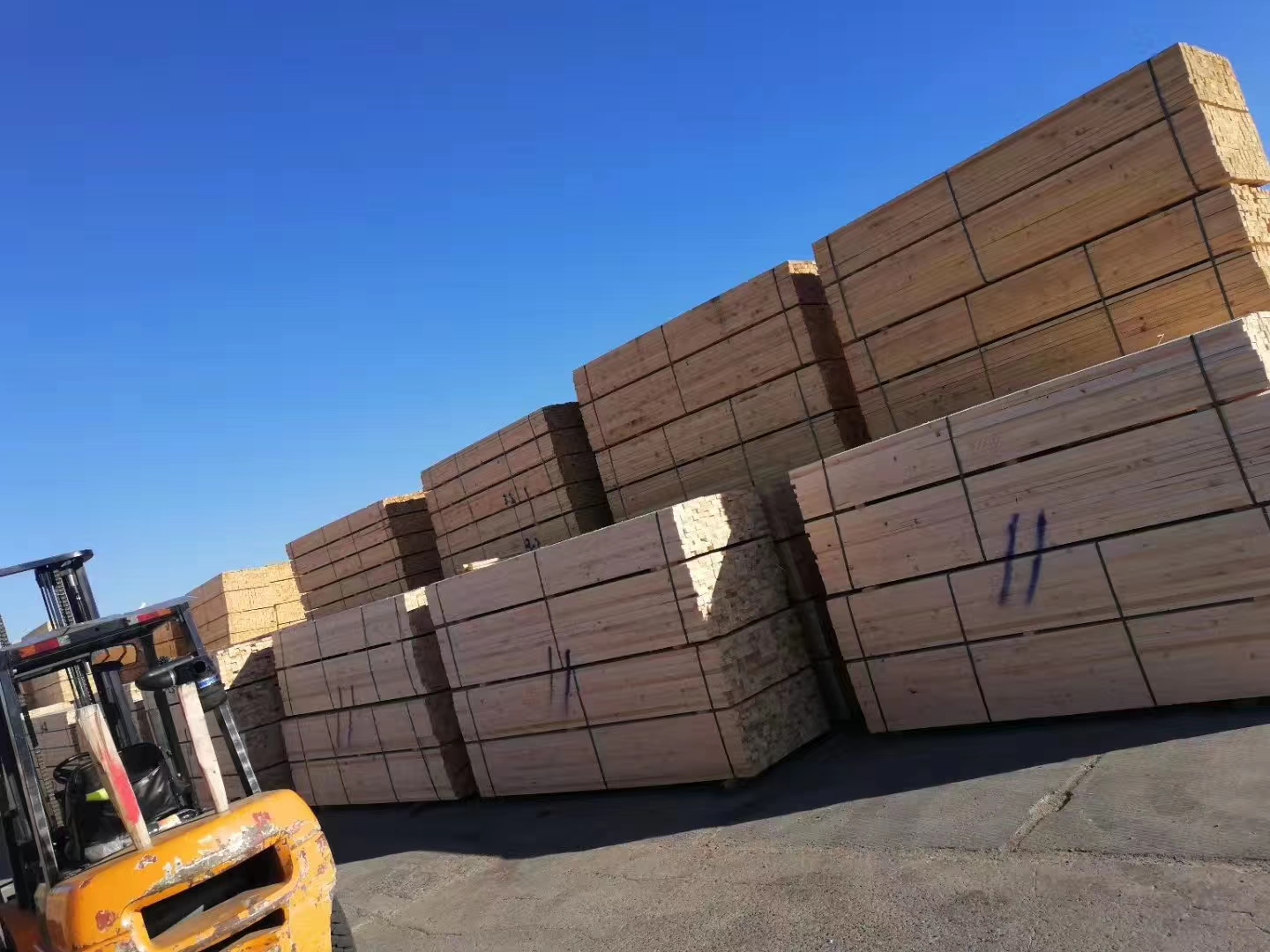 兰州铝模板与木模板的优缺点对比-甘肃木模板厂家