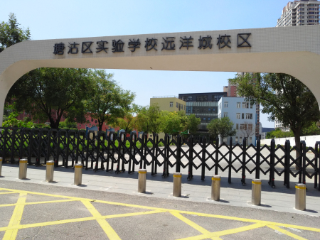 天津塘沽区实验学校远洋城校区全自动升降路桩安装完成
