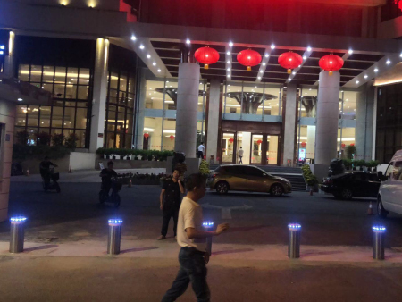 漳州大酒店_漳州宾馆全自动防撞柱安装验收完成