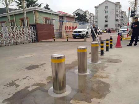 山東煙臺市東方外國語實驗學校安全防撞升降路樁項目完成