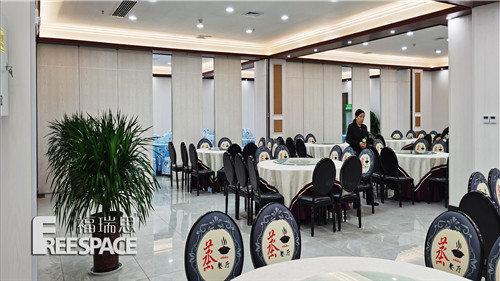 西安酒店屏風(fēng)隔斷-美居酒店活動(dòng)屏風(fēng)隔斷