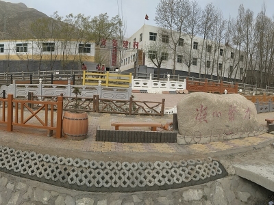 甘肃仿木景观护栏,河堤护栏,石灰石矿粉,仿石PC砖,仿石路沿石,钢筋混凝土排水管-夏河安多建材制品公司