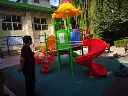 兰州大地嘉花物业管理有限公司儿童滑梯2