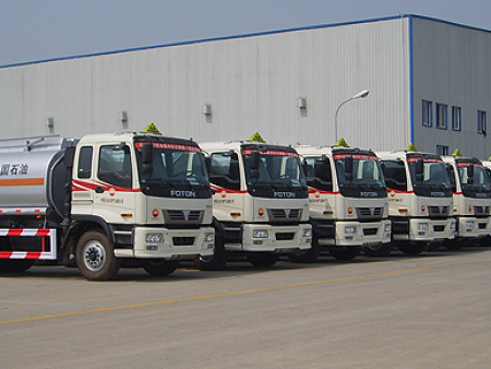 油罐车大批订单准备出发