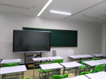 厦门某学院附属学校教学移动一体机