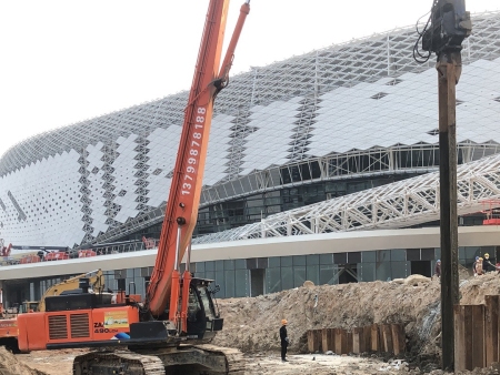 晋江世中运体育馆周边滞洪区工程钢板桩施工