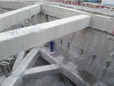 地下室钢立柱切割支撑