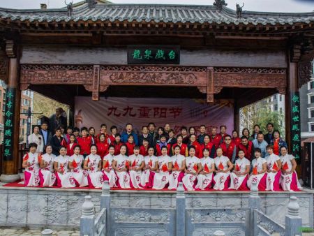 “重阳节百人饺子宴”为老人送温暖