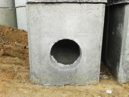 通辽河西建材城方形检查井现场安装